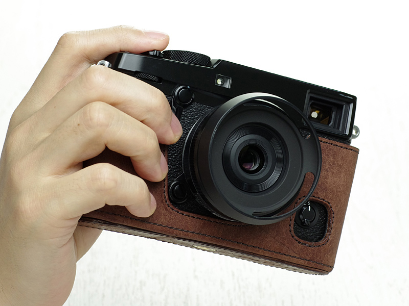 全高が10mm高くなりホールド感が向上する