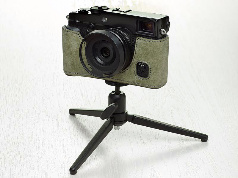 固定用のネジには三脚用のネジ穴が切ってある