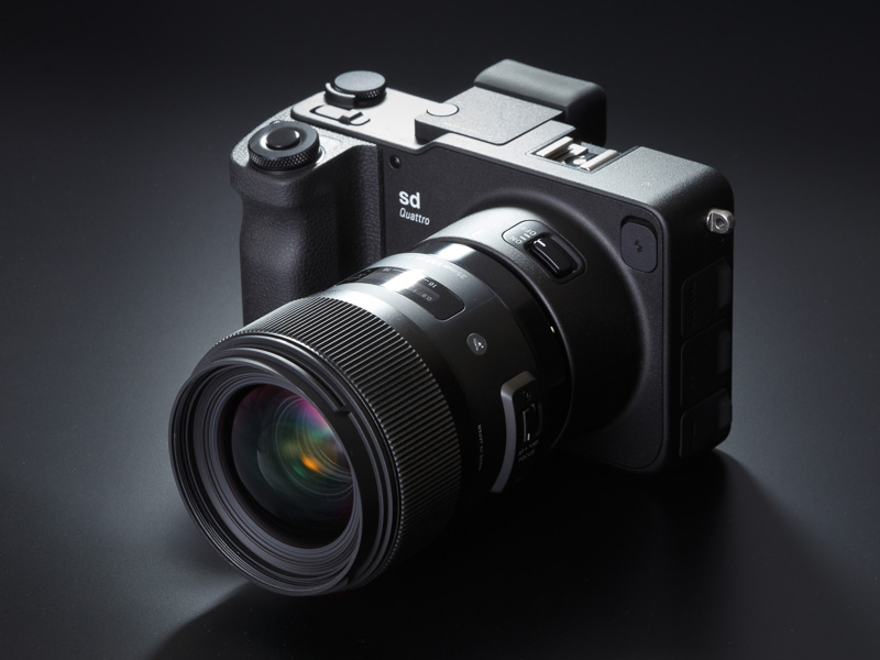 豊富なSAレンズを使えることが大きな魅力。実撮影画角は、レンズ表記の焦点距離の約1.5倍相当となる