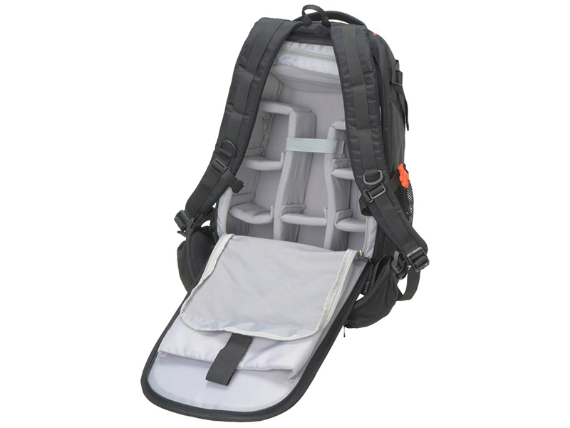 内開き式を採用