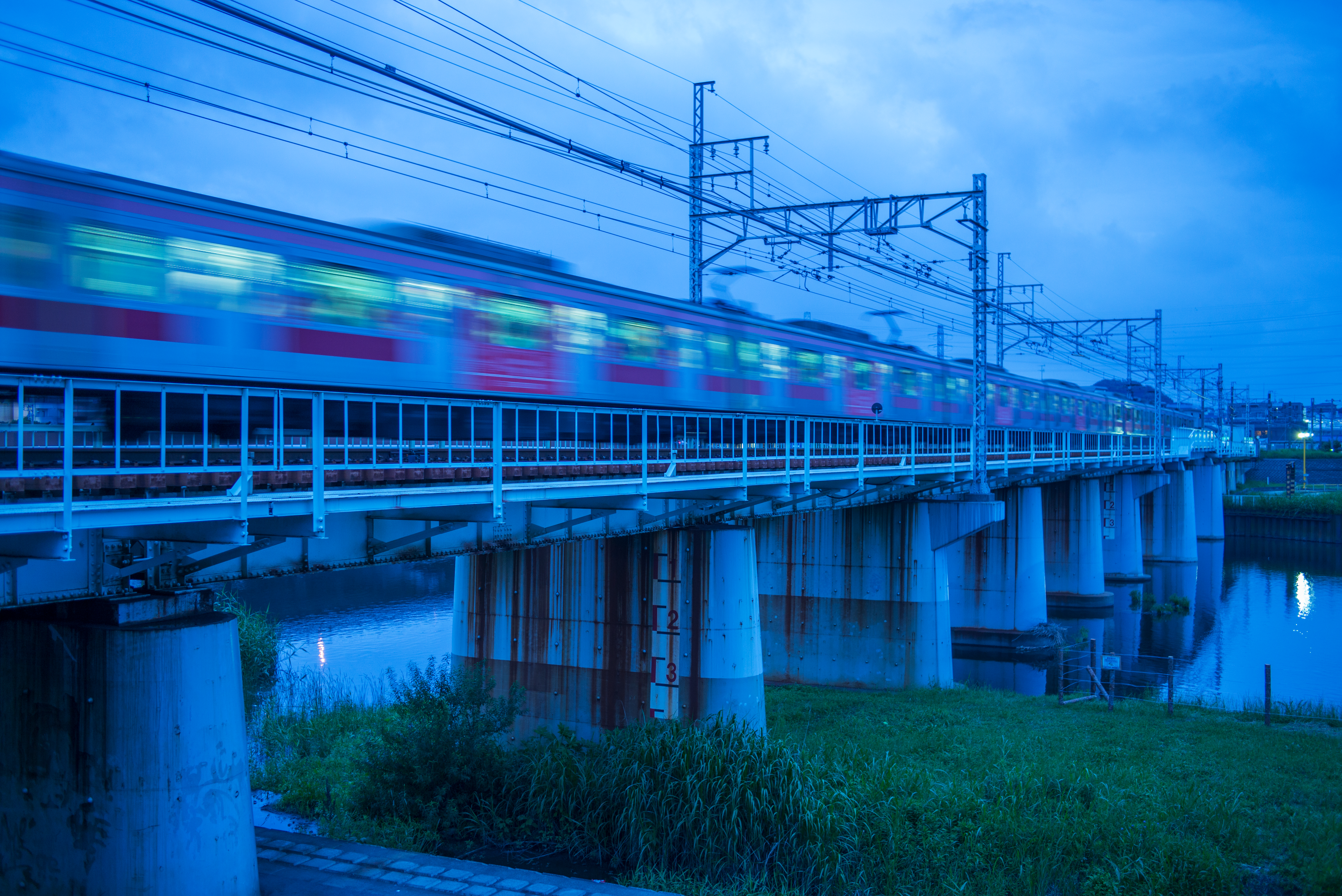 絞り開放から十分に解像力はある。LEICA M（Typ240）/ ISO200 / F2.4 / 1/15秒 / WB:4000K