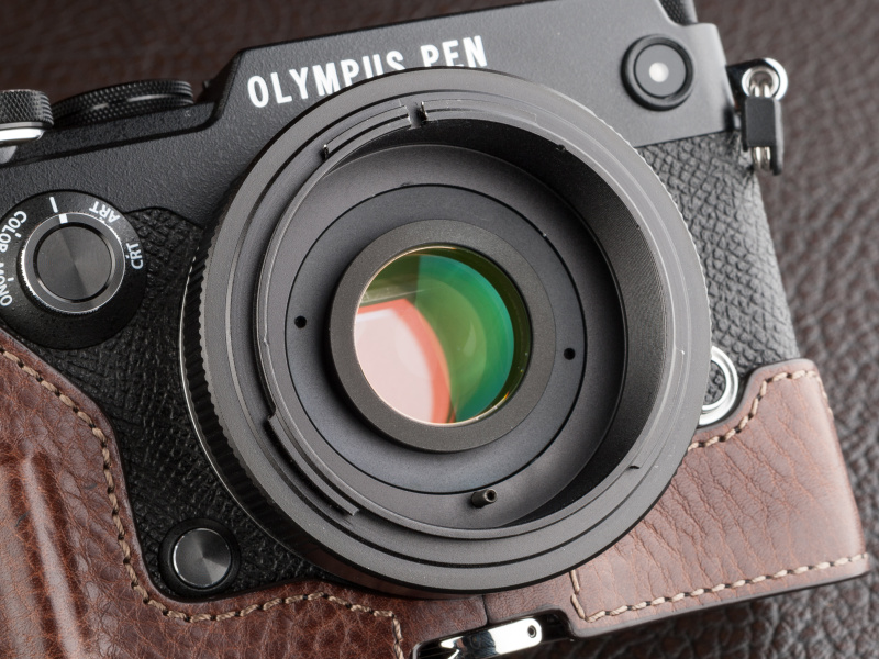 新型の補正レンズは4群4枚で、うち1枚は異常分散ガラスを用いてる