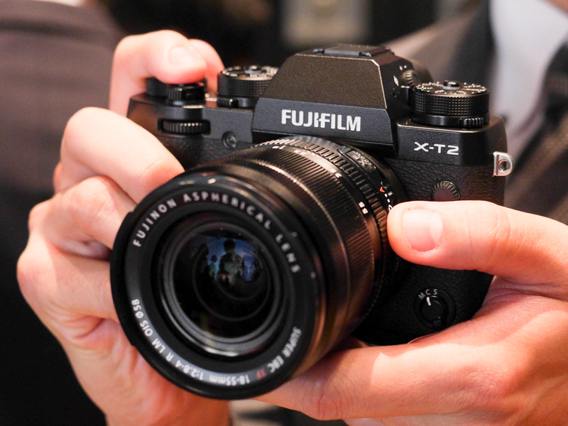 人物は富士フイルム 取締役 常務執行役員 光学・電子映像事業部長の高橋通氏