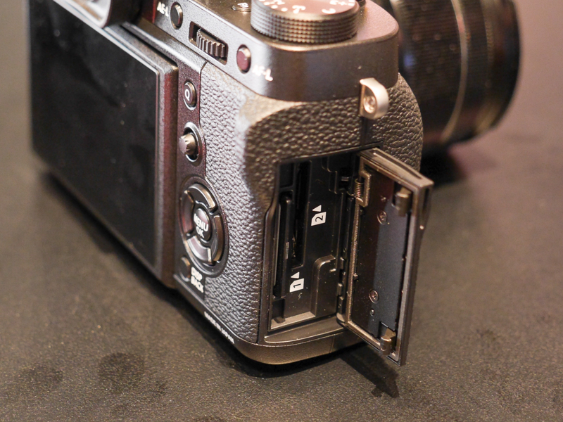 人物は富士フイルム 取締役 常務執行役員 光学・電子映像事業部長の高橋通氏