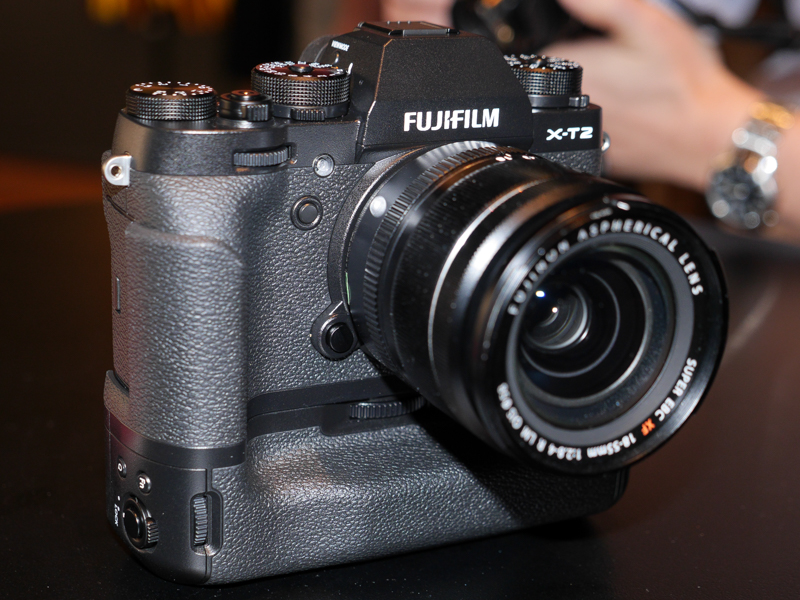 人物は富士フイルム 取締役 常務執行役員 光学・電子映像事業部長の高橋通氏