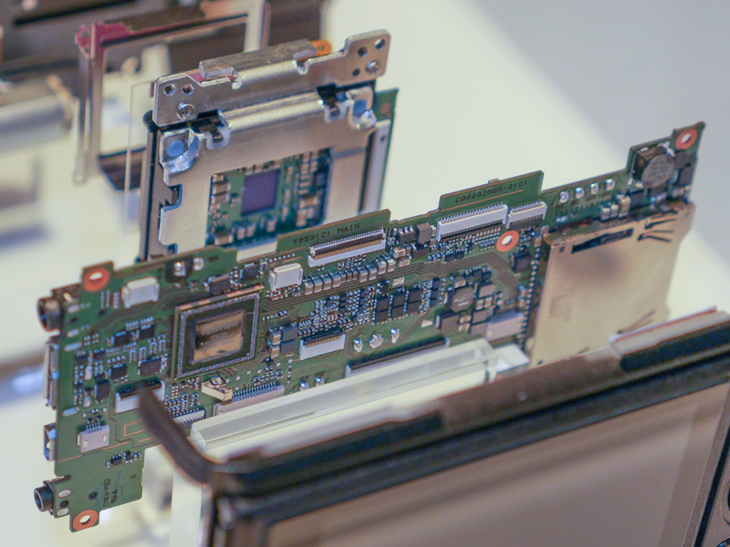 人物は富士フイルム 取締役 常務執行役員 光学・電子映像事業部長の高橋通氏