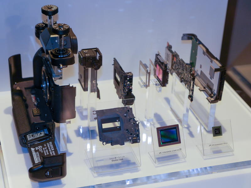 人物は富士フイルム 取締役 常務執行役員 光学・電子映像事業部長の高橋通氏