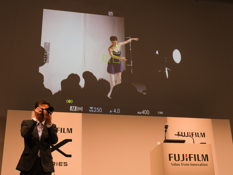 人物は富士フイルム 取締役 常務執行役員 光学・電子映像事業部長の高橋通氏