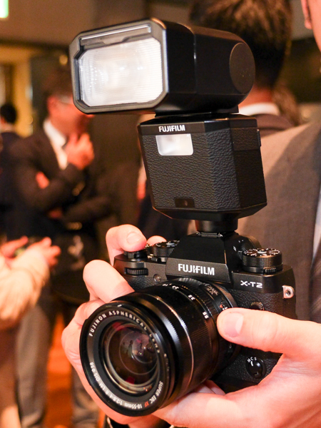 人物は富士フイルム 取締役 常務執行役員 光学・電子映像事業部長の高橋通氏