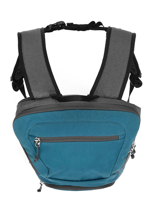 ショルダーバッグはそのまま撮影機材を収納可能