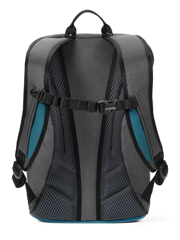 ショルダーバッグはそのまま撮影機材を収納可能