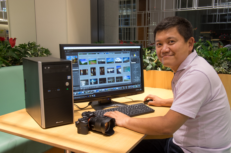 サクサク動くPCを前に桃井一至さんもにっこり！