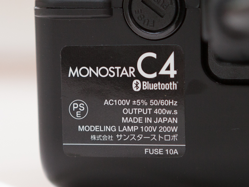 銘板にBluetoothの文字が入る。またMADE IN JAPANとあるとおり日本で作られているのもポイントだ