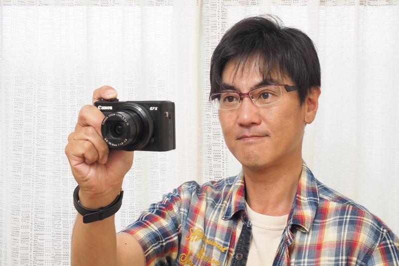 PowerShot G7 X Mark IIを構えると作品を撮るという雰囲気になる。例え小さなカメラであっても、片手持ちで構えていたとしても。