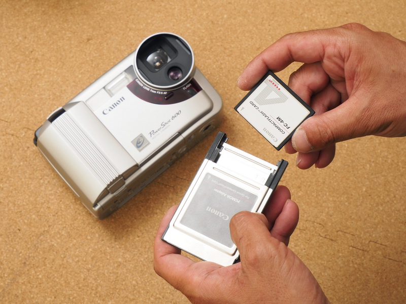 PCカードアダプター（これも懐かしい）経由で4MBのCFを使うの図。