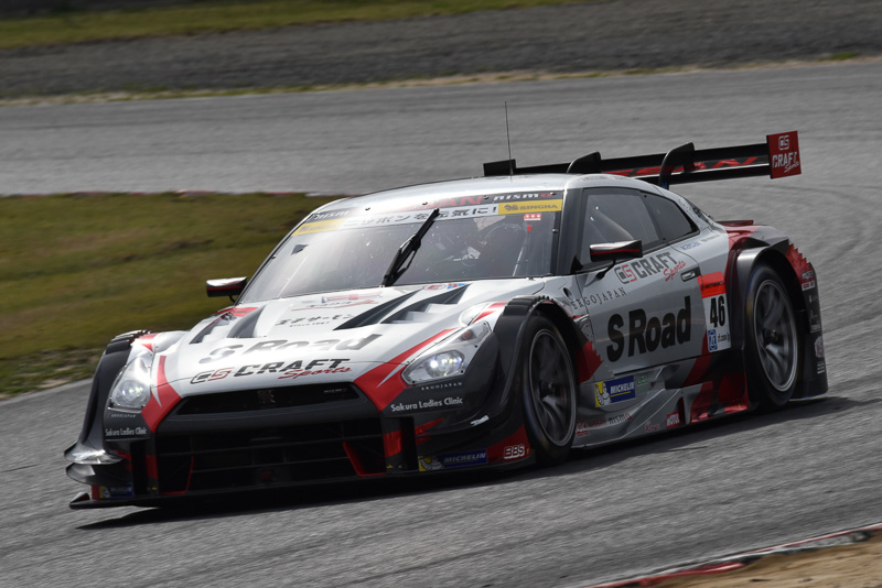 今シーズン、SUPER GTでミシュランタイヤを装着する1号車「MOTUL AUTECH GT-R」（左）と46号車「S Road MOLA GT-R」（写真右）の2台