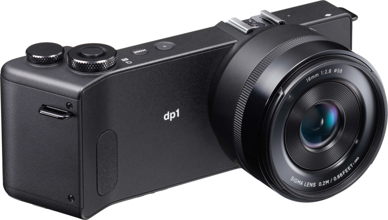 「dp1 Quattro」。35mm判換算で28mm相当となる19mm F2.8レンズを搭載