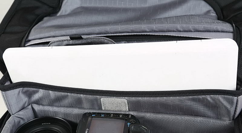 着脱式のPC収納部