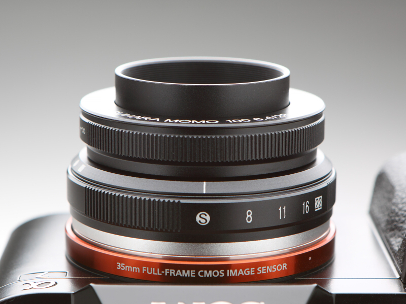 絞り値の表示では開放F6.4は「S」と表示される