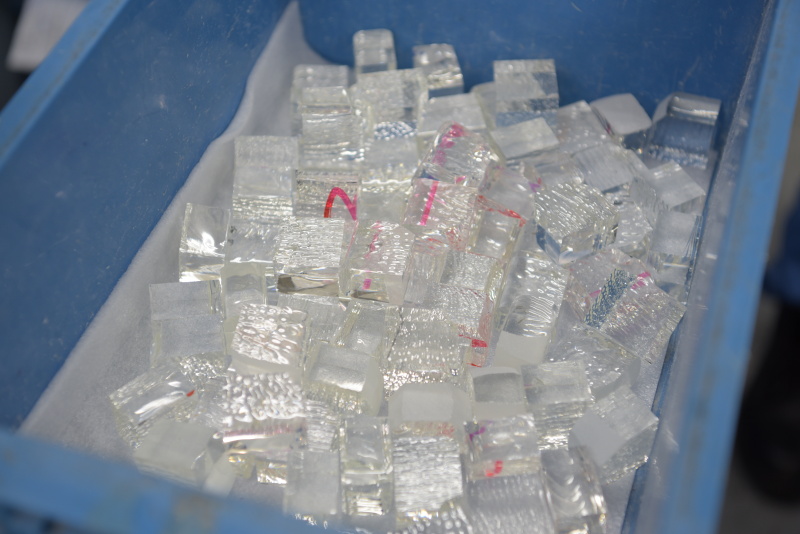 ニコンマニア向けにお伝えすると、このカットピースはAF-S NIKKOR 24-70mm f/2.8E ED VRの2群に使われる