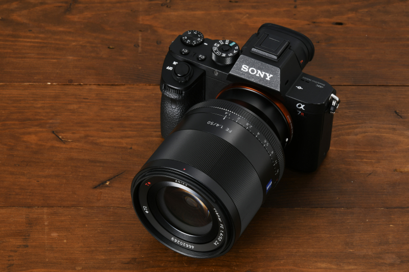 α7R IIに装着したところ