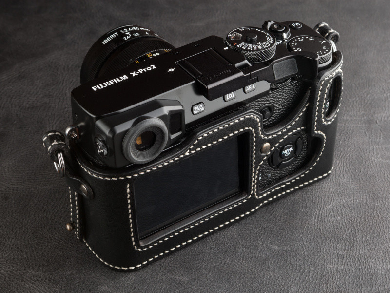 背面を覆うフルカバータイプだ。再生ボタンが隠れているが、ケースの上から押せるようにマーキングしてある