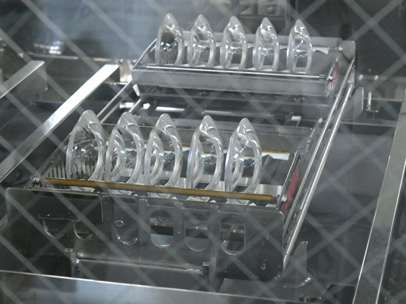 洗浄プールの中から14-24mmのレンズが浮上。思わず歓喜の声