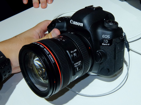 EOS 5D Mark IVが人気のキヤノンブース - デジカメ Watch