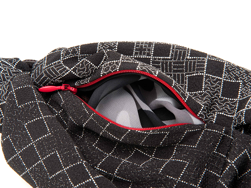 計3つのポケットを備える（通常仕様と同じ）