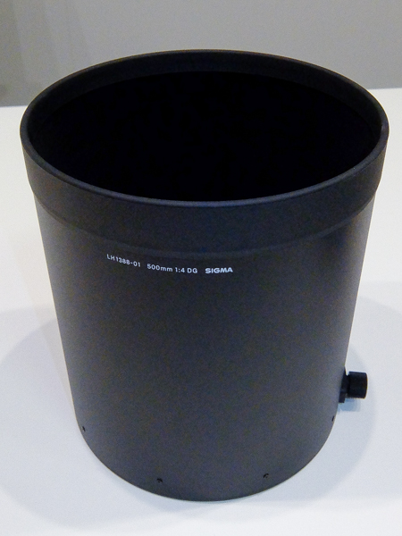 カーボン製のフード