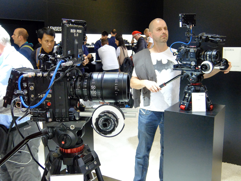 参入を発表したばかりのシネレンズもお目見え