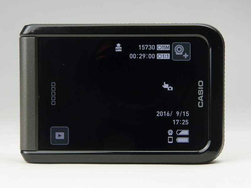 コントローラー。画面はタッチ対応でボタンのないシンプルなデザイン