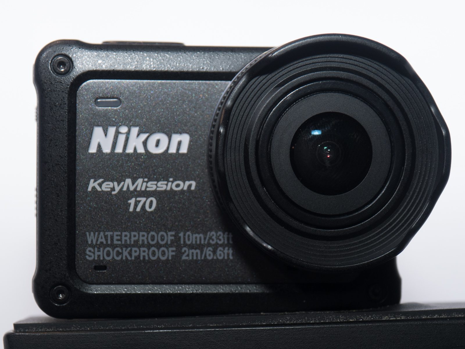 KeyMission 170。超広角170度の4K動画記録に対応。ボディ単体での防水性能を有する。