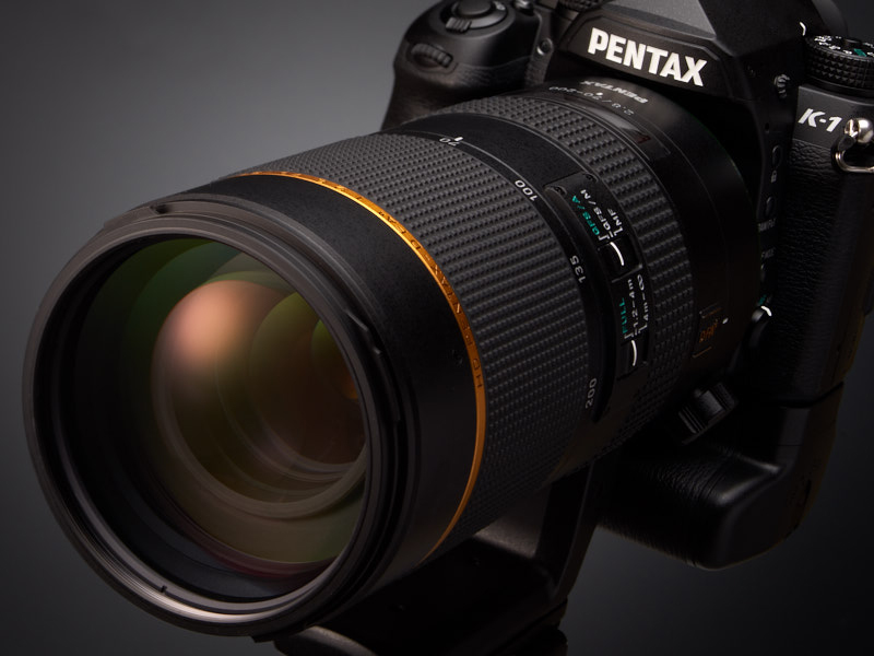 量販店での実勢価格は税込約26万円前後。PENTAX K-1（ファームウェア1.00）との組み合わせで試写を行った
