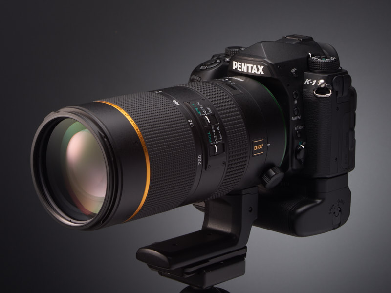 バッテリーグリップD-BG6付きK-1に取り付けた様子