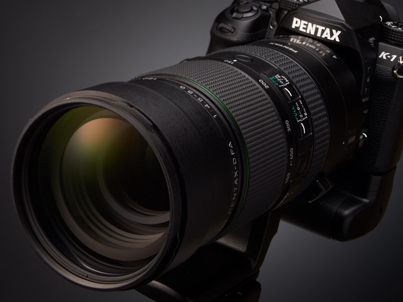 量販店の実勢価格はおよそ27万3,000円前後。今回はPENTAX K-1（ver1.00）でテストを行った