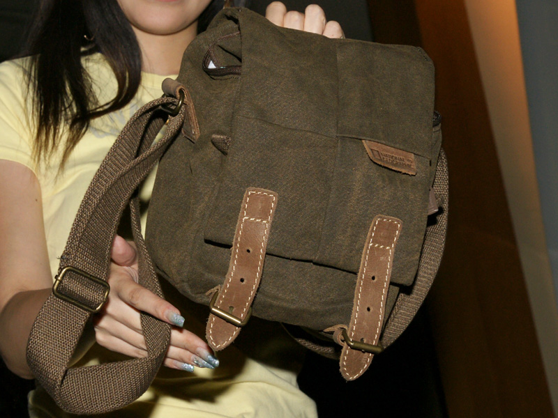 アフリカシリーズの1つ「NG A2210 中型ホルスター」