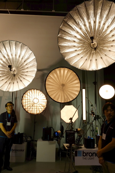 アクセサリーを豊富に用意