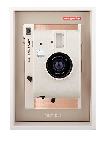 スエード生地に覆われた「Lomo'Instant Mumbai Edition」 - デジカメ Watch