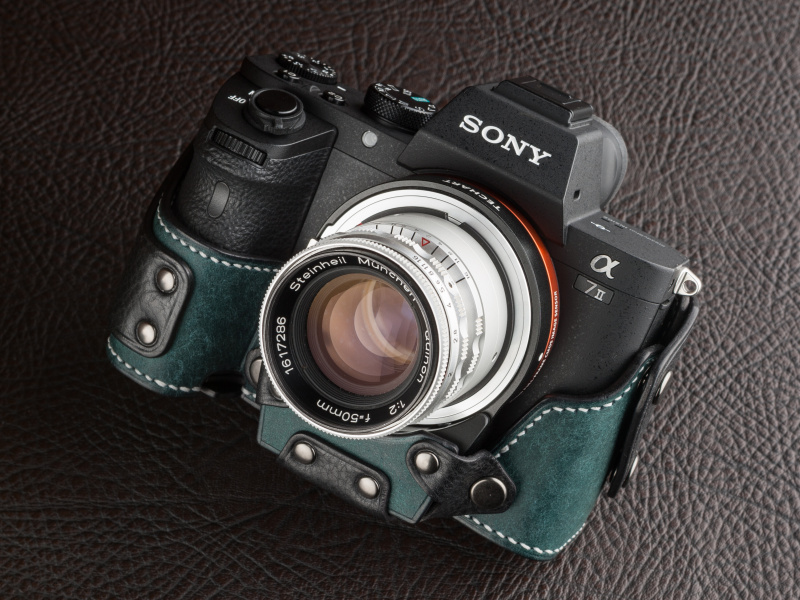 プエブロのペトローリオとブラックのコンビ。白いステッチが新鮮な見え方だ