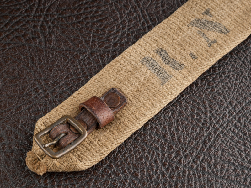 キャンバス、レザー、金具、すべてのマテリアルにビンテージ加工が施してある