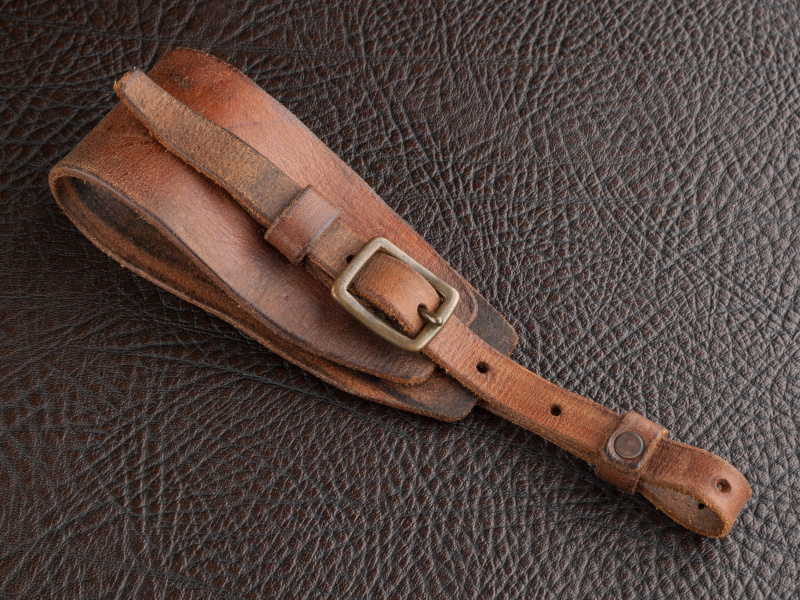 フルレザーのコンバットハンドストラップもラインアップ。価格は税込9,800円だ