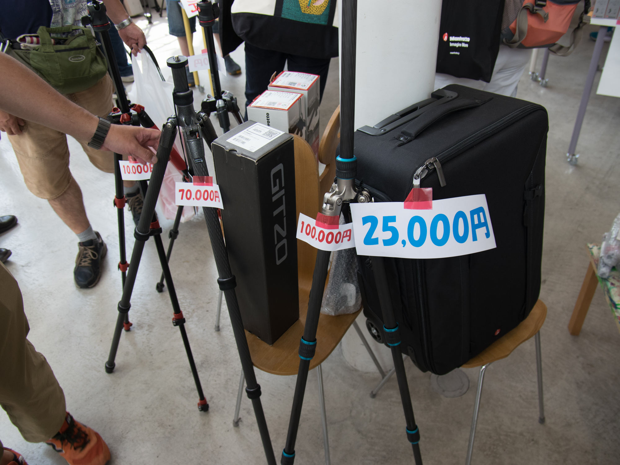 ディスコンになったジッツオの三脚「オーシャントラベラー」も売り出されていた。