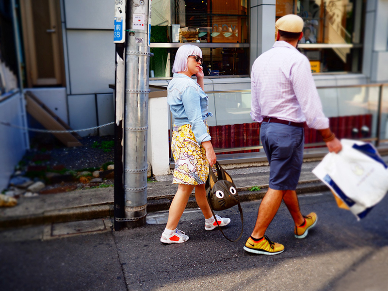 《調整内容》アートフィルター:ジオラマ2 / 露出補正:+0.8EV / 仕上がり:Vivid / ハイライト&シャドウコントロール Highlight -5、Midtone -6 / ショーウィンドウ内部を焼き込み / バッチツールでゴミ消し / スタンプツールで右下の白い線を消去