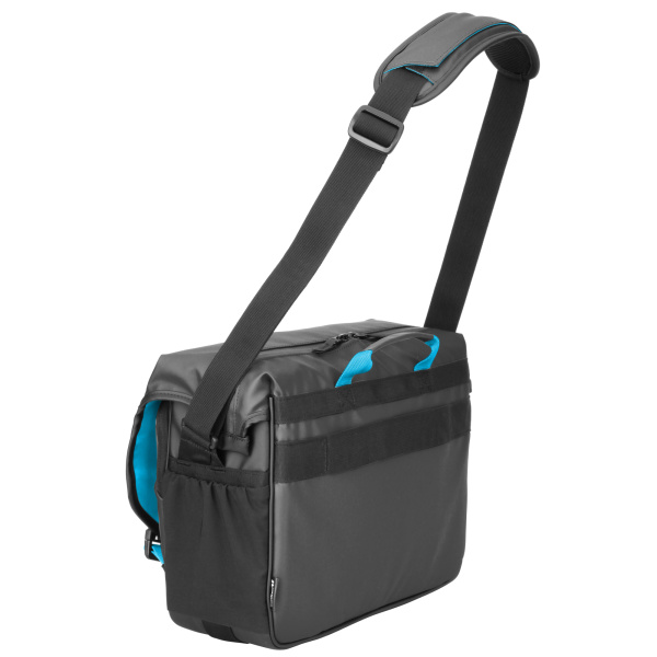 背面はカートハンドルに通せる固定バンド付き