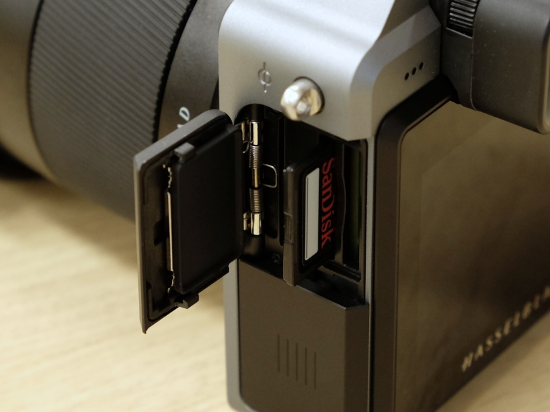 SDカードスロット