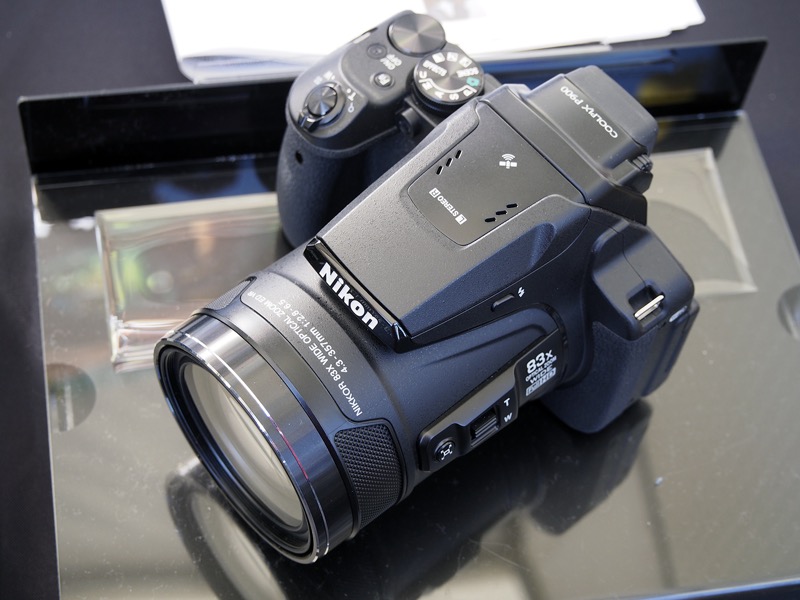 2,000mm相当となる光学83倍の超望遠ズームが可能なコンパクトデジタルカメラ「COOLPIX P900」。発売は2015年3月だが、根強い人気があるという。