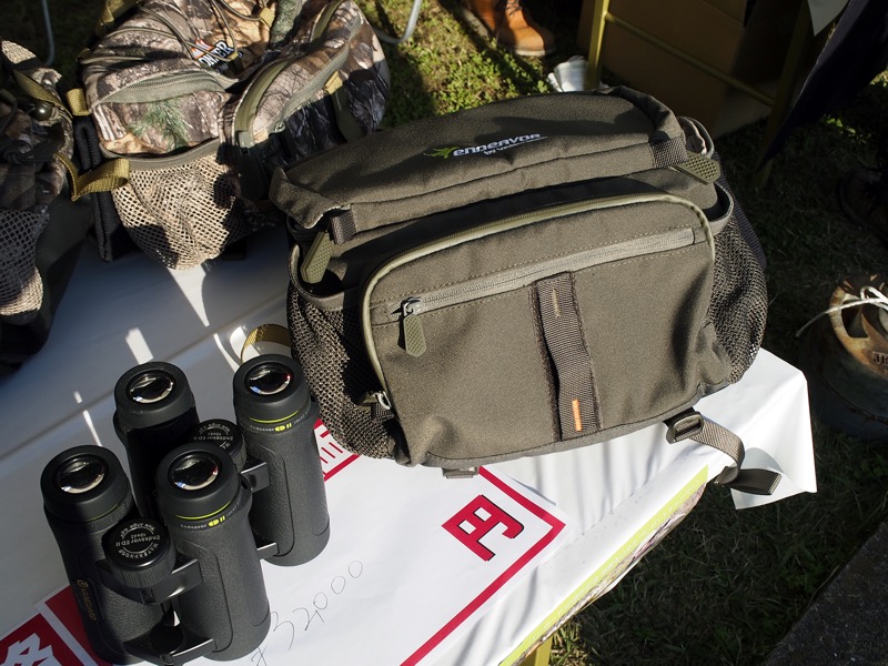 また、購入者を対象にカメラバッグ「Endeavor Bag 400」のプレゼントキャンペーンも実施されていた。