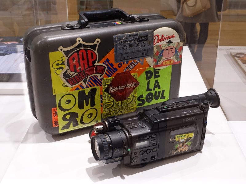 スチャダラパーANIさんの8mmビデオカメラCCD-V89（1989年）。スチャダラパーの結成まもなくデ・ラ・ソウルの前座をやることになり、記録用に買ったという1台