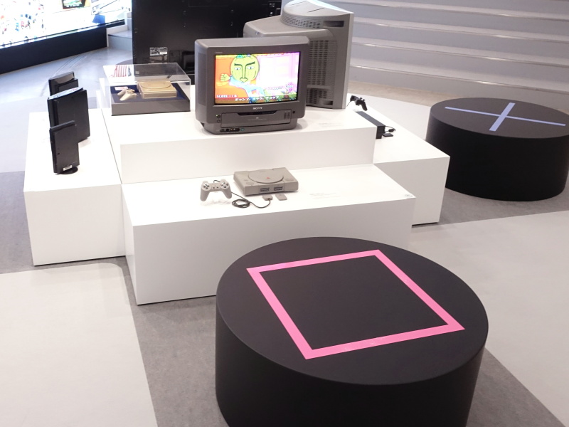 プレイステーションのコーナー。筆者は「パラッパラッパー」のタマネギ先生が懐かしかった